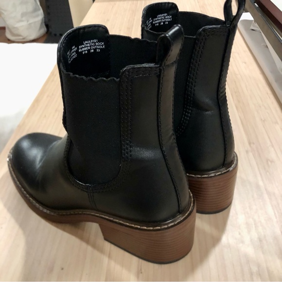 Steve Madden Laurely Chelsea Boots - Picture 4 of 10